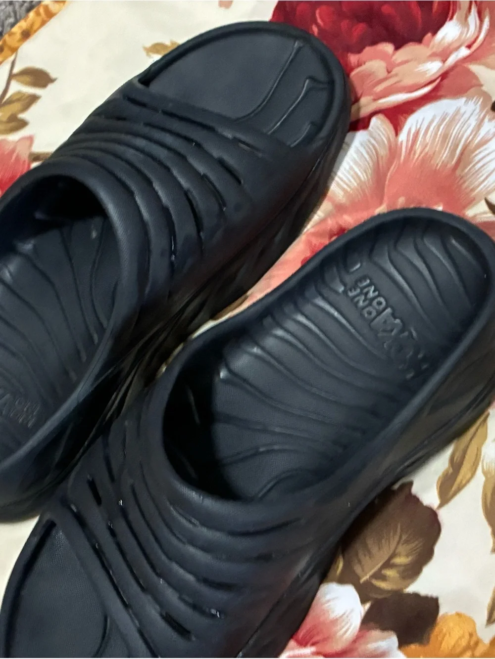 Hoka one one black slides unisex